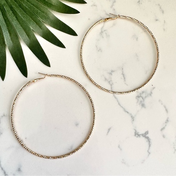2/$30🌵 Gold Tone Large Hoop Textured Earrings Delicate Jewelry Gift Boho NEW - Picture 4 of 8